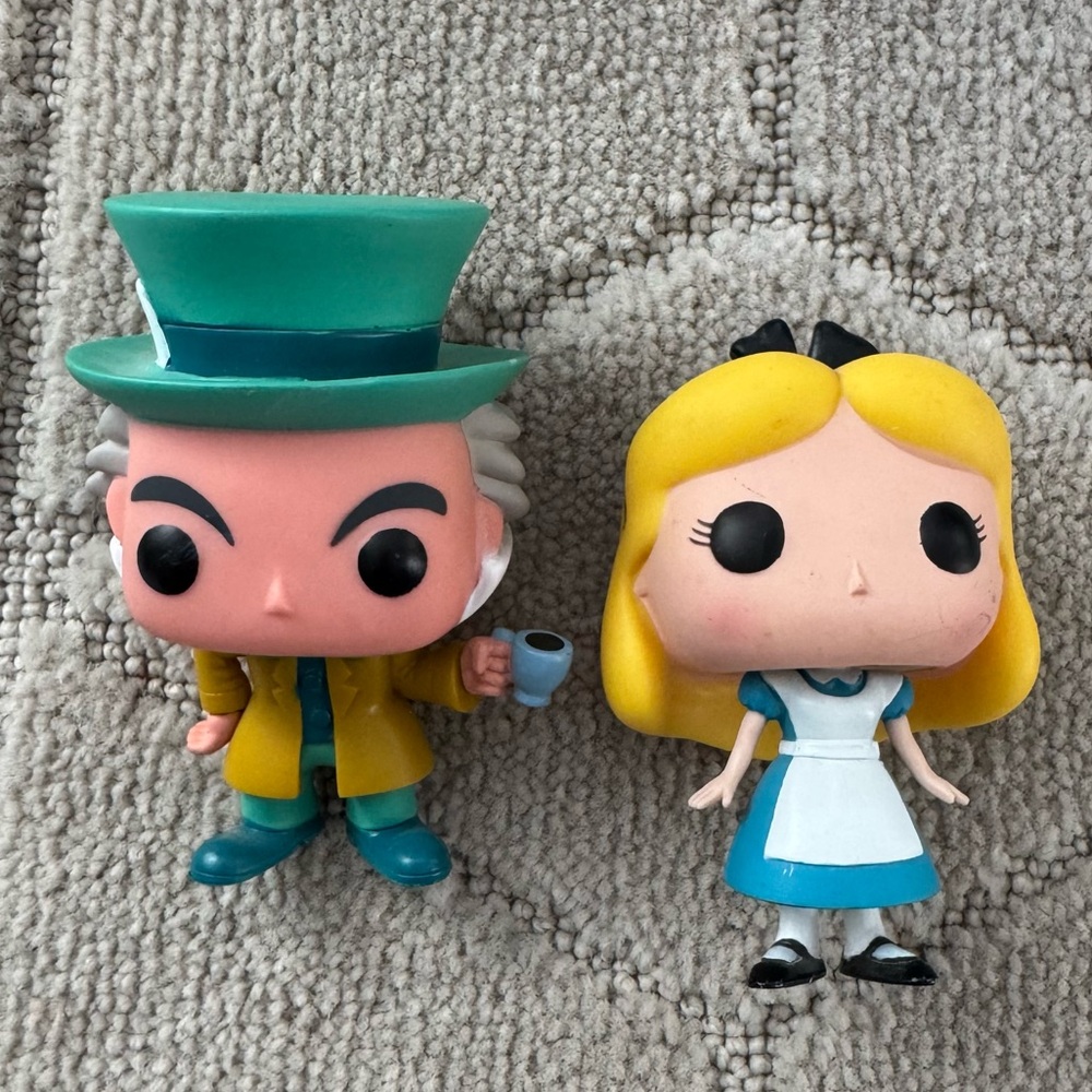 Funko Pop Alice in wonderland & Mad Hatter vinyl figures
